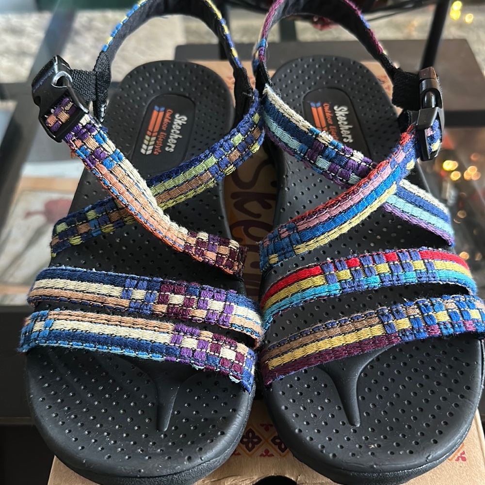 EUC Skechers sandals